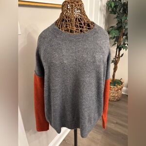 Vince Camuto Fuzzy GraySweater with Rust Sleeves and a Front Seam Size L